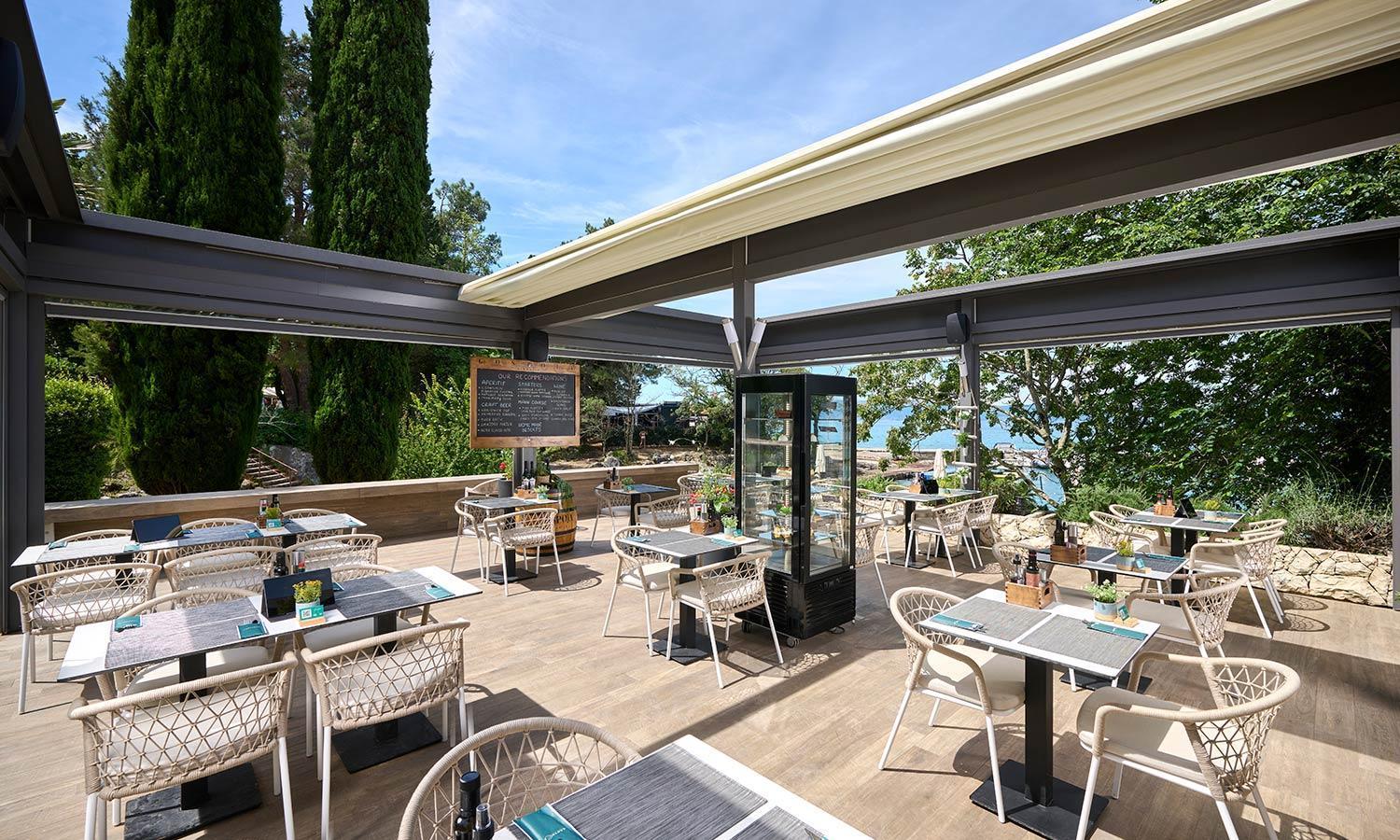 Aminess Style Glamping Villas & Holiday Homes Atea Нивице Экстерьер фото Restaurant in the resort