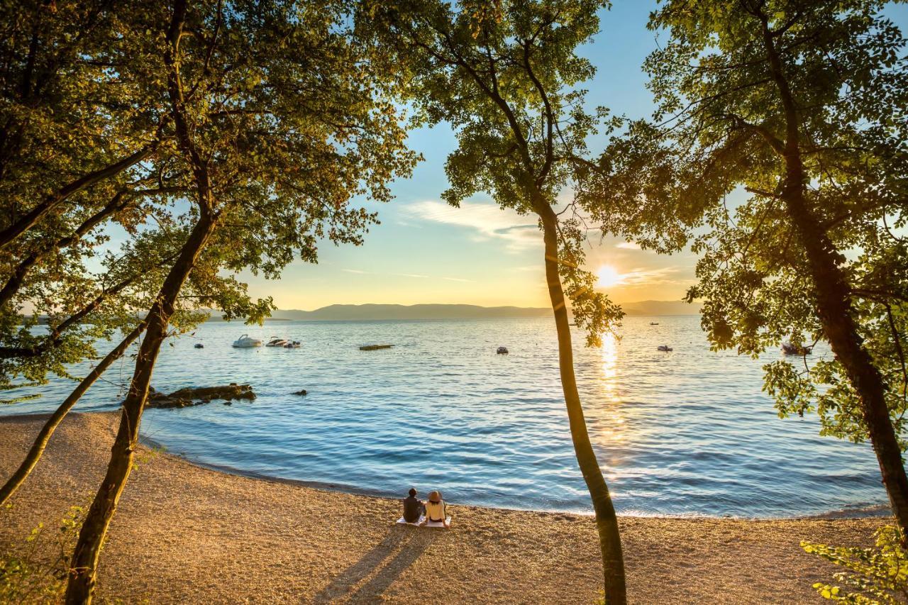 Aminess Style Glamping Villas & Holiday Homes Atea Нивице Экстерьер фото Sunset at the beach